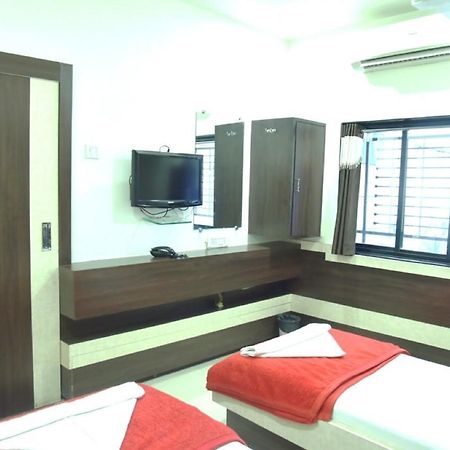 Hotel Excel Executive Amravati Exteriör bild