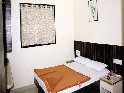 Hotel Excel Executive Amravati Exteriör bild
