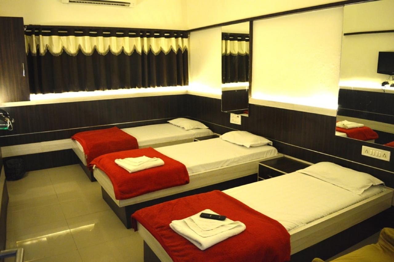 Hotel Excel Executive Amravati Exteriör bild