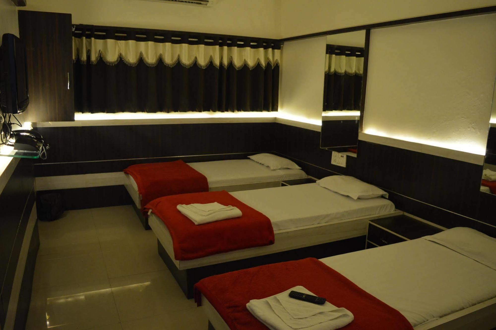 Hotel Excel Executive Amravati Exteriör bild